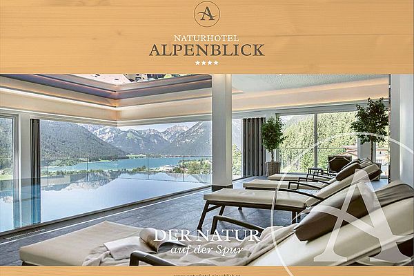 Hotel Prospekt Seite 1 – Panorama-Infinitypool mit Blick auf Achensee und Bergwelt
